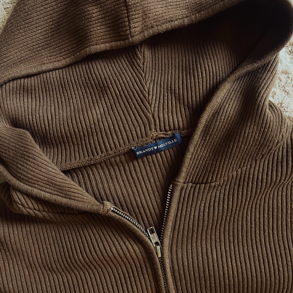 Brandy Melville Cropped Hoodie - Picture 3 of 3